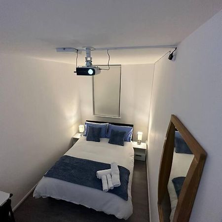 Small Cozy Private Bedroom Zone1 Лондон Экстерьер фото