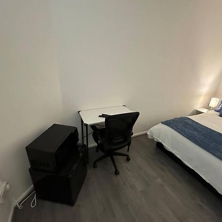 Small Cozy Private Bedroom Zone1 Лондон Экстерьер фото