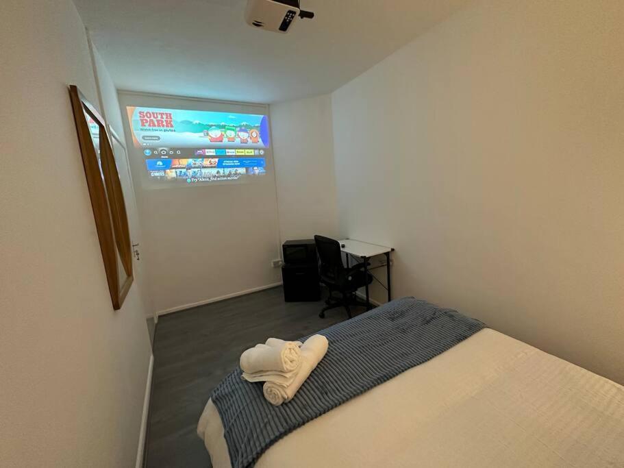 Small Cozy Private Bedroom Zone1 Лондон Экстерьер фото